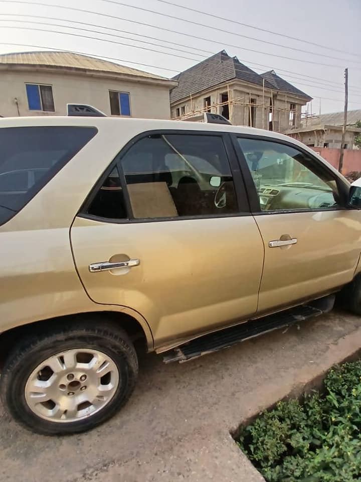 A picture of Acura MDX 04 Call 08161328949 Price 2 500 000 Location