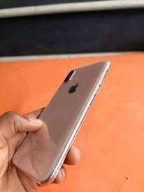A picture of iPhone X 64GB clean peace