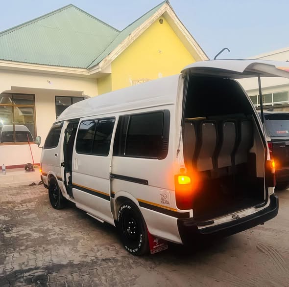 A picture of TOYOTA HIACE 0714058883