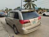 A picture of 2006 Toyota sienna XLE pure first body with clean interior