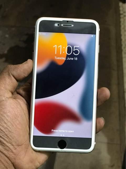 A picture of iphone 6s plus 128gb 100 price 160k location dar es