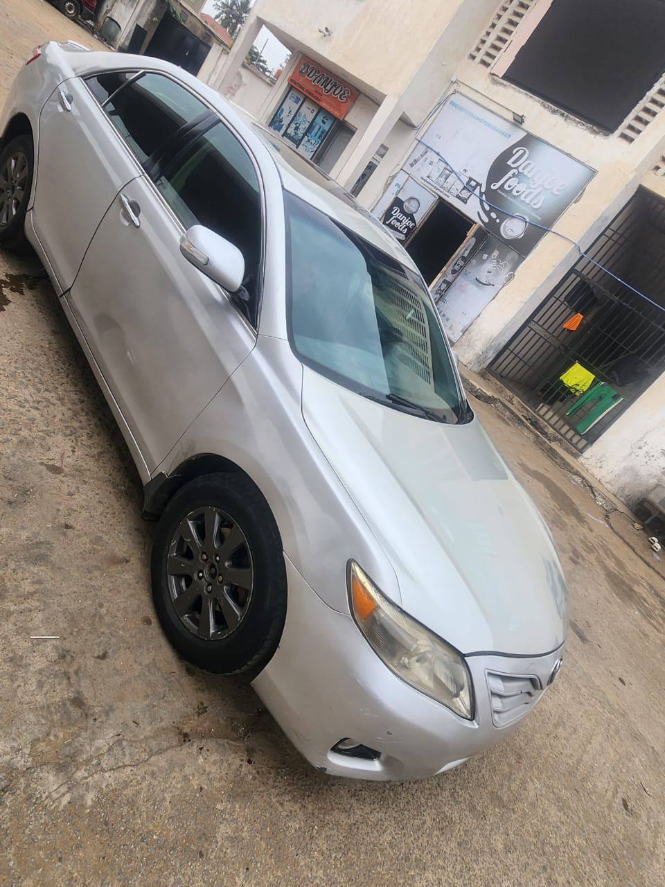 A picture of Toyota canry 2010 V6