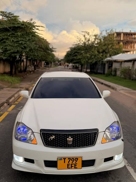 A picture of Toyota Crown Athlete
