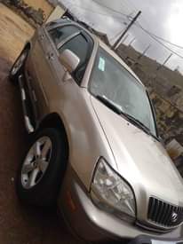 A picture of Toyota Lexus 02