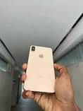 A picture of I phone x max gb 256