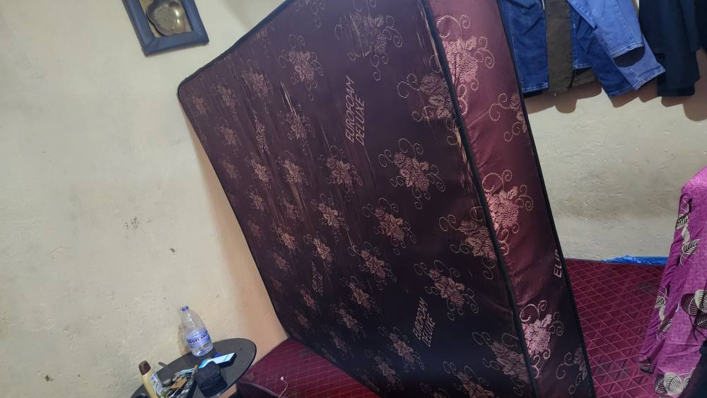 A picture of 5x6 mattress for sell