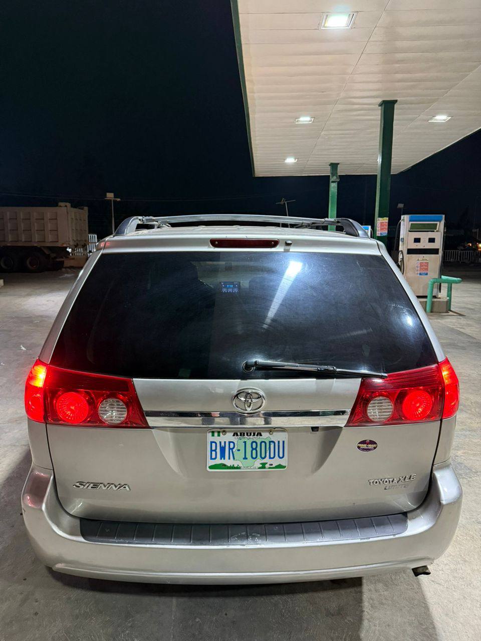 A picture of Toyota Sienna xle 2006 model