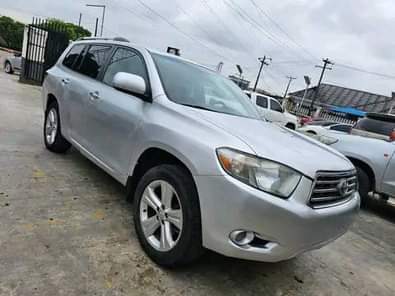 A picture of REGISTERED 2009 TOYOTA HIGHLANDER V6 Engine Navigation System Reverse Camera