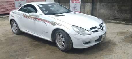 A picture of Benz slk 200 2009 model 100 first body Car is