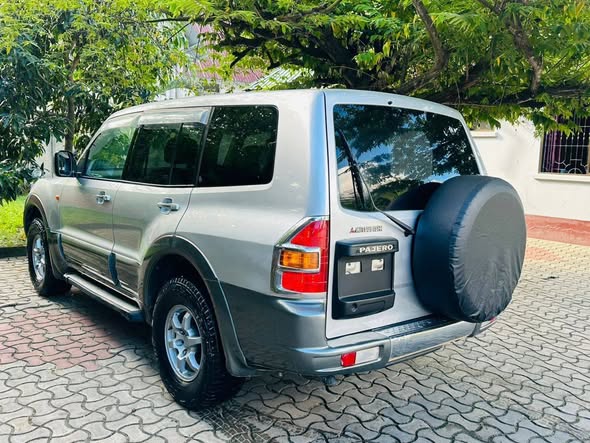 A picture of Mitsubishi Pajero Year 2000 Cc 3490 PETROL Automatic 4WD 7