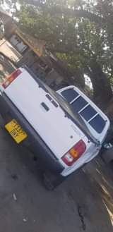 A picture of Toyota Hilux kali sana nipo nayo muda wowote