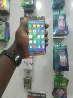 A picture of Samsung s6edge 32gb ina creck ila unatumika vzr kabsa