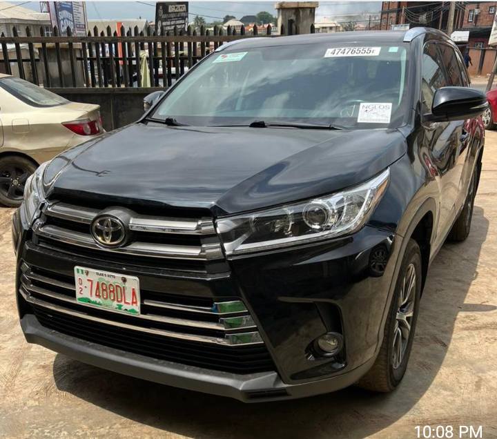 A picture of FOREIGN USED TOKUNBO TOYOTA HIGHLANDER 2016 XLE