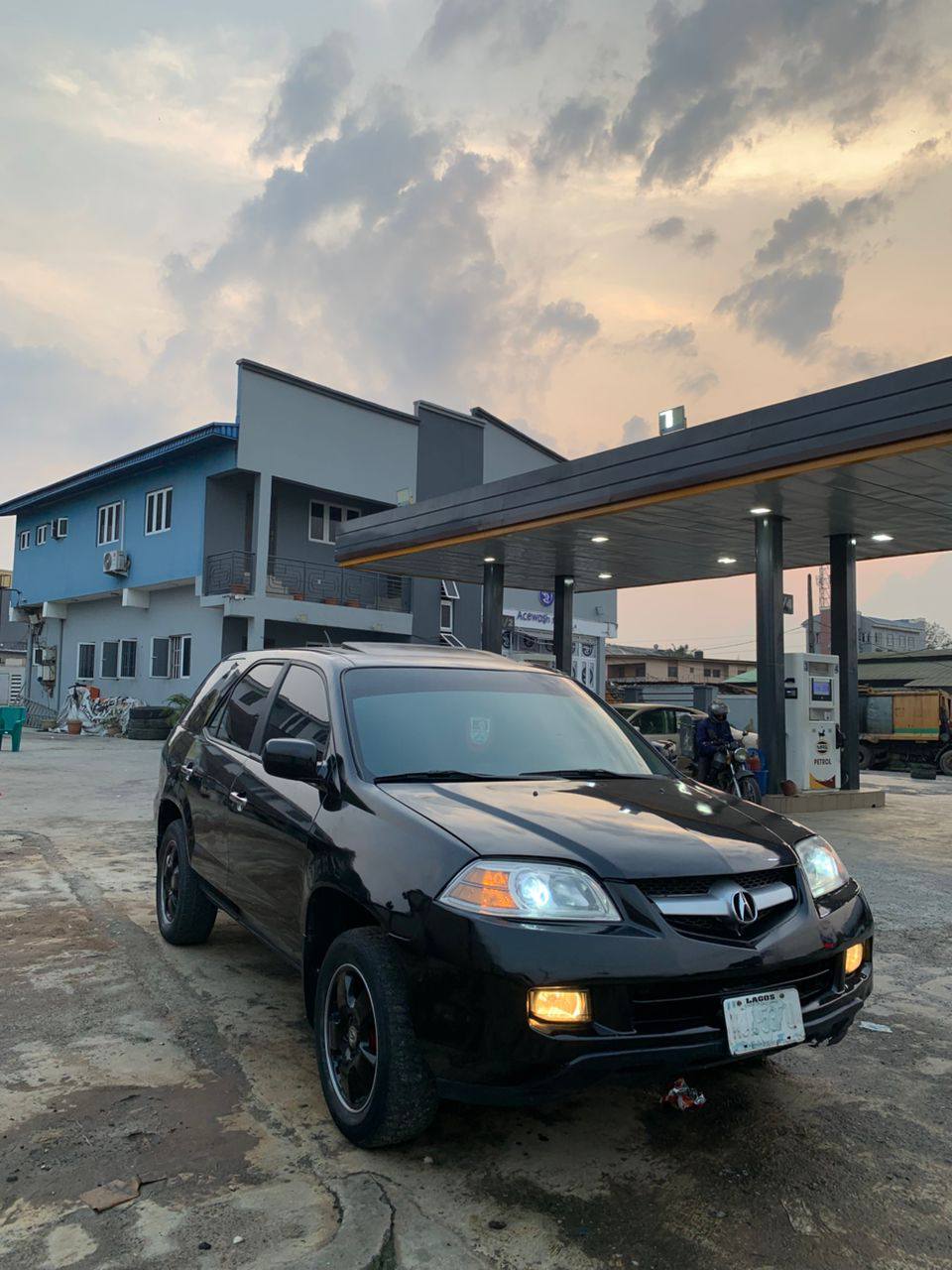 A picture of Neatly USED Acura MDX 2006