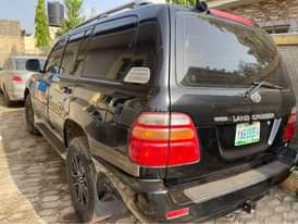 A picture of Super Sharp 2004 Toyota Land Cruiser.