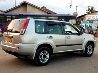 A picture of 2005 X trail New Good
