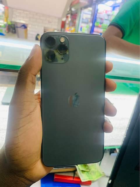 A picture of iPhone 11 Pro Max 256gb at 1.1M 