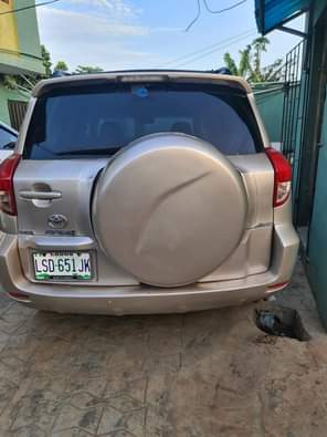 A picture of Super clean 4plugs 2009 Toyota RAV4 untouched Engine and gear