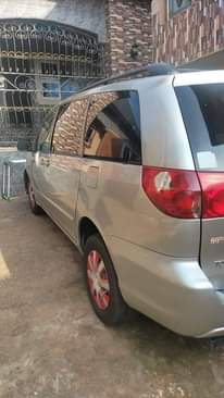 A picture of 2005 Toyota Sienna