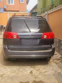 A picture of TOYOTA SIENNA