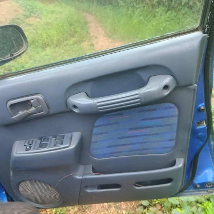 A picture of 1999 Toyota rava4