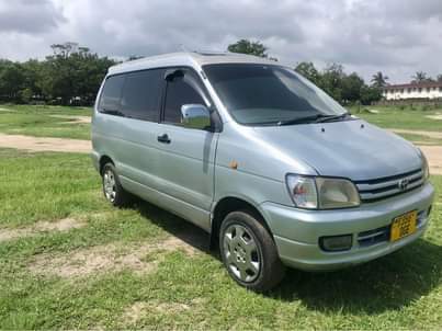 A picture of TOYOTA NOAH