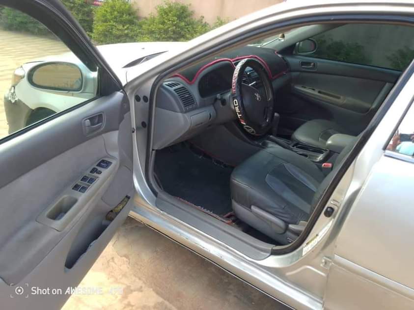 A picture of 2004 TOYOTA CAMRY LE