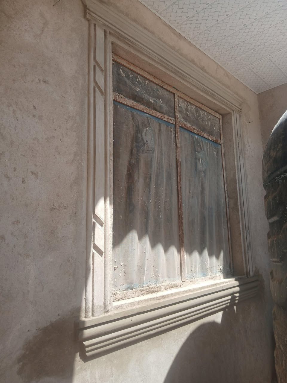 A picture of Fundi Gypsum Desning shokes Decoration and Finishing master