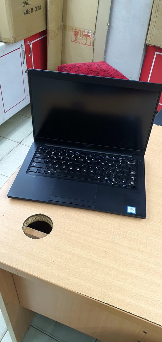 A picture of DELL LATITUDE 7380