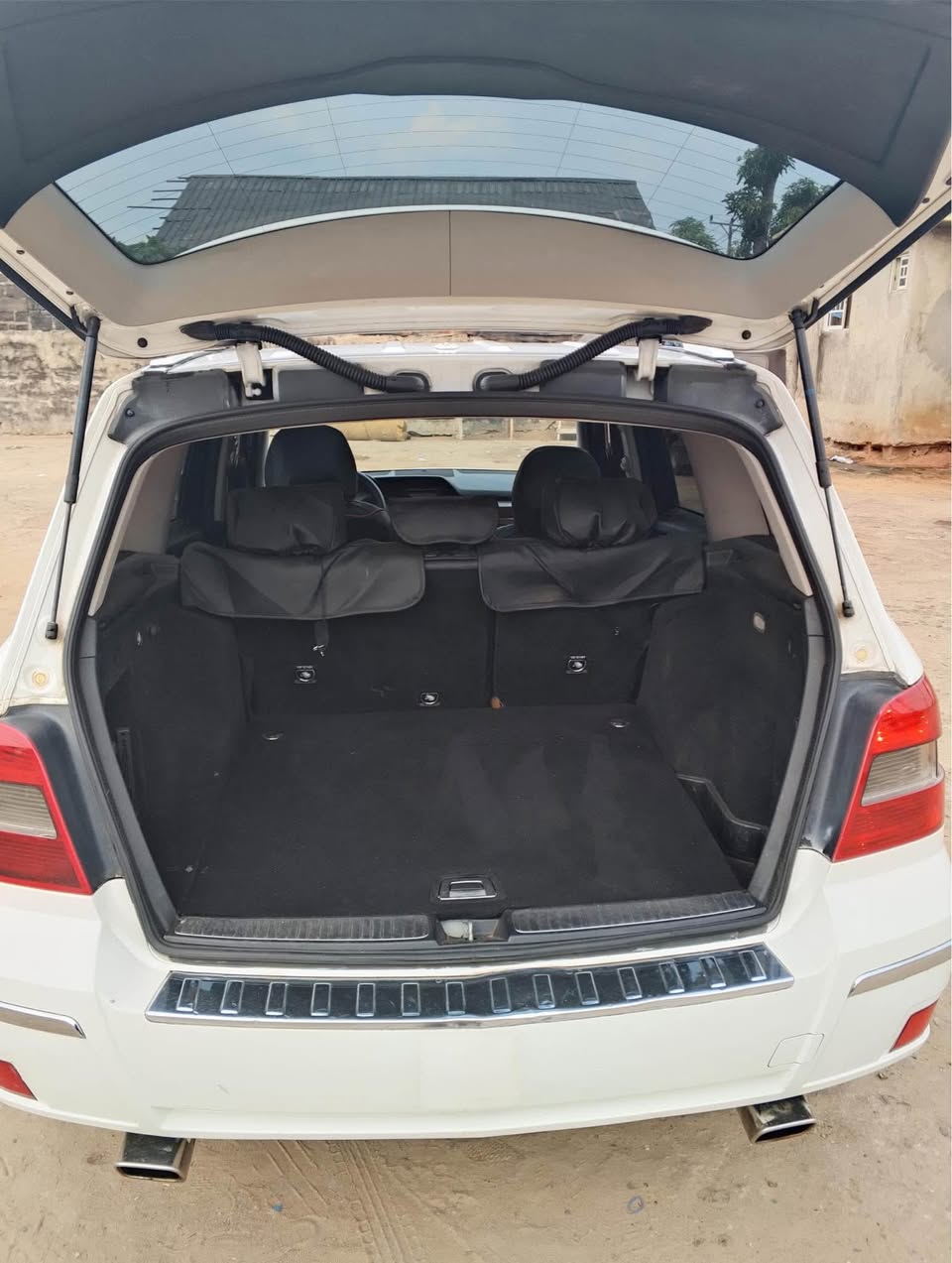 A picture of Mercedes Benz glk350 2010 model