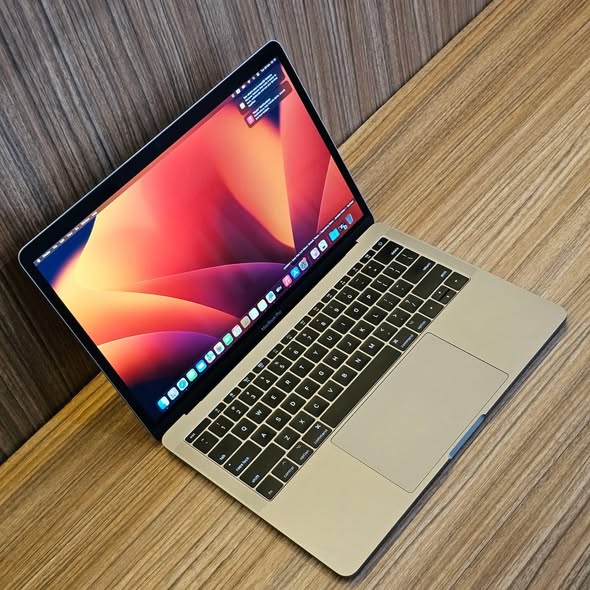 A picture of Macbook pro 2017 Touch bar Ram 8GB Ssd 256GB Smooth