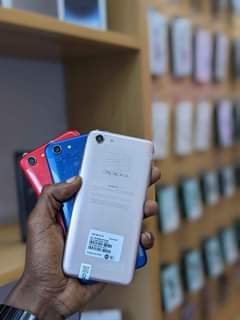 A picture of Oppo A83 storage 128gb ram 6
