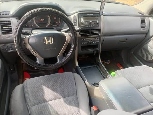 A picture of 2004 HONDA PILOT