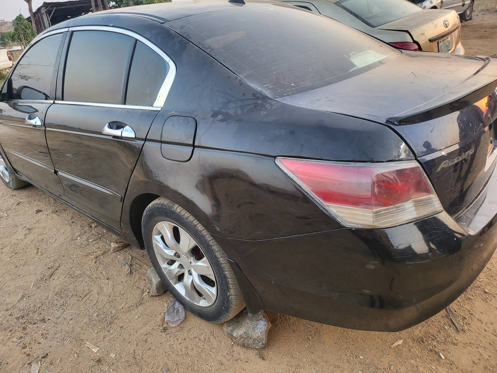 A picture of Honda accord 010 v6