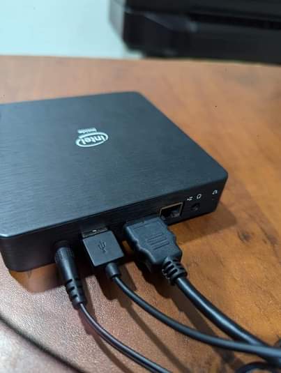 A picture of Intel mini cpu