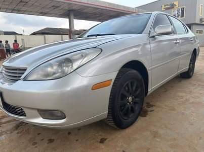 A picture of 2003 Lexus 300 2 0
