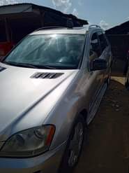 A picture of Neat mercedes Benz ml359 09 10 First body AC Engine