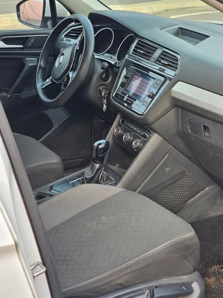 A picture of VOLKSWAGEN TIGUAN TSI 2018 4 cylinder
