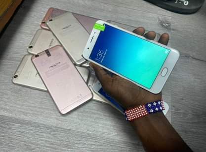 A picture of Oppo f1s gb64 ram4