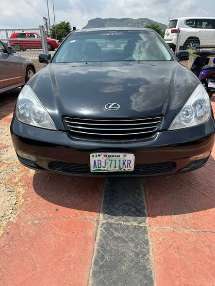 A picture of Distress Es330 lexus