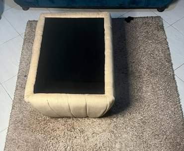 A picture of 5 seaters sofa