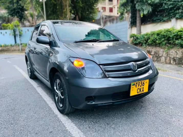 A picture of TOYOTA IST