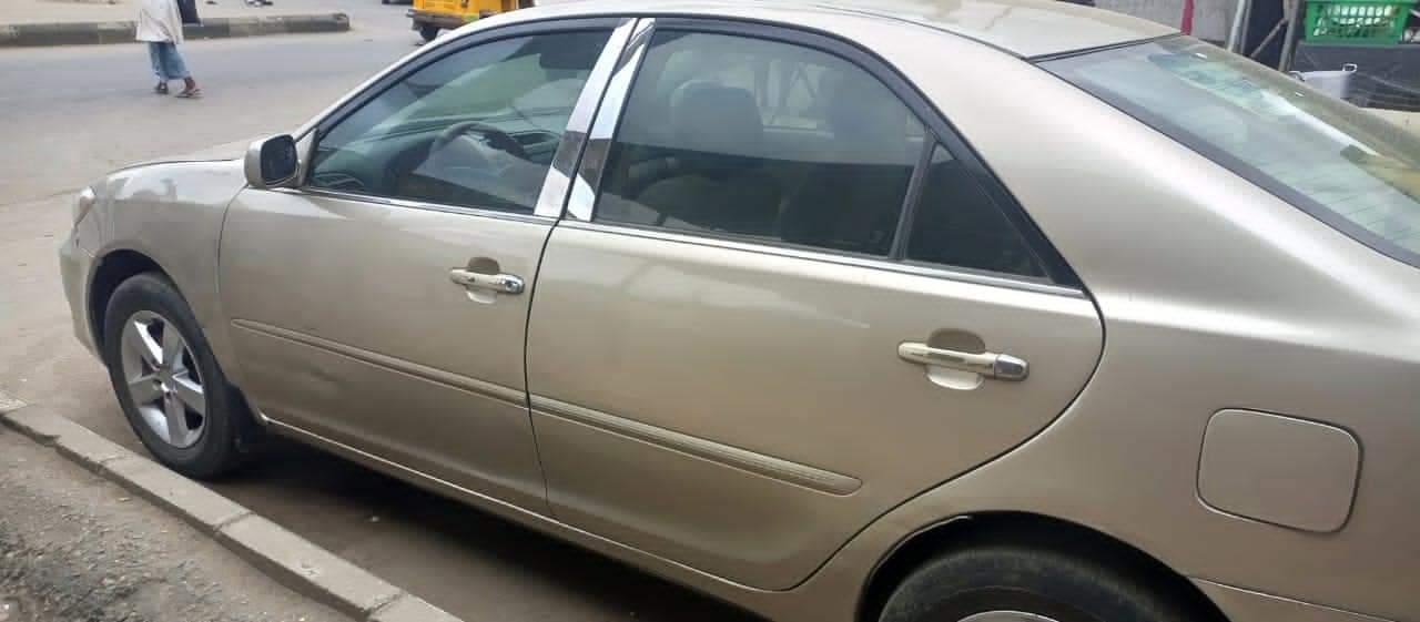 A picture of Toyota Camry 2005 XLE 4 plug Toks standard Clean in