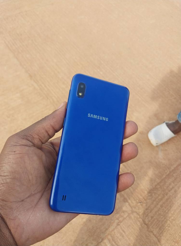 A picture of Samsung galaxy A10. 32gb 2gbram faulty cameras. it looks neat