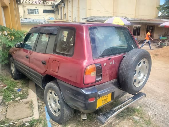 A picture of rav 4 old 7 3m