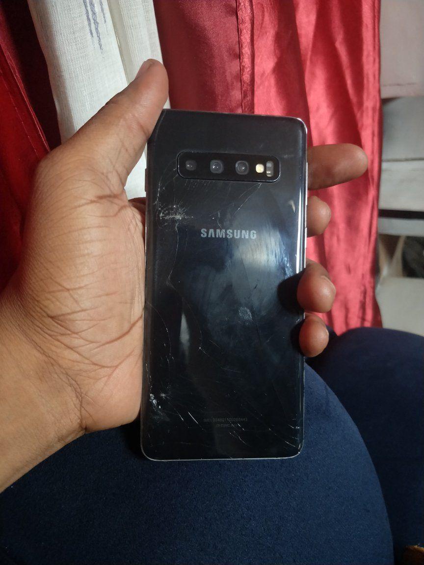 A picture of Samsung s10 plain