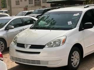A picture of Toyota Sienna 2005