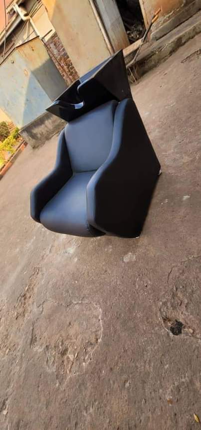 A picture of Shampoo fiberglass sink with seat