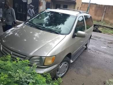 A picture of 2001 Toyota sienna clean Nigerian use sound Untampered engine it