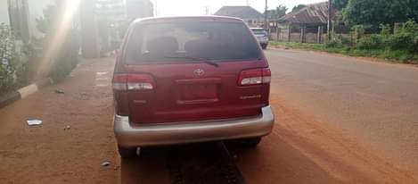 A picture of Belgium standard Toyota Sienna 2000 model With a very low